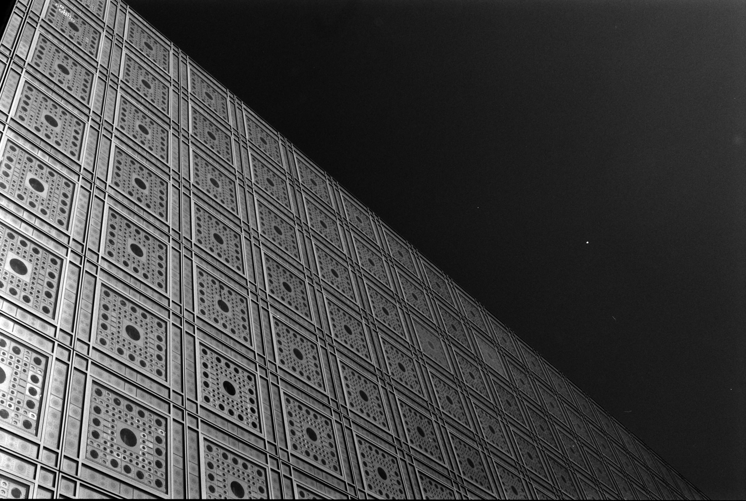 AHP F1990 09 001 sc240801 img23 NLP